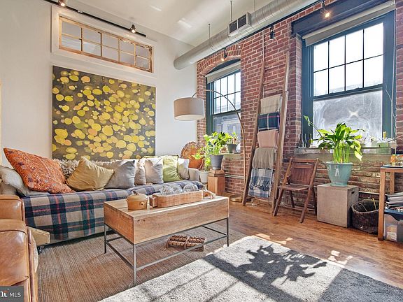 5th image of 1125 E Columbia Ave #101