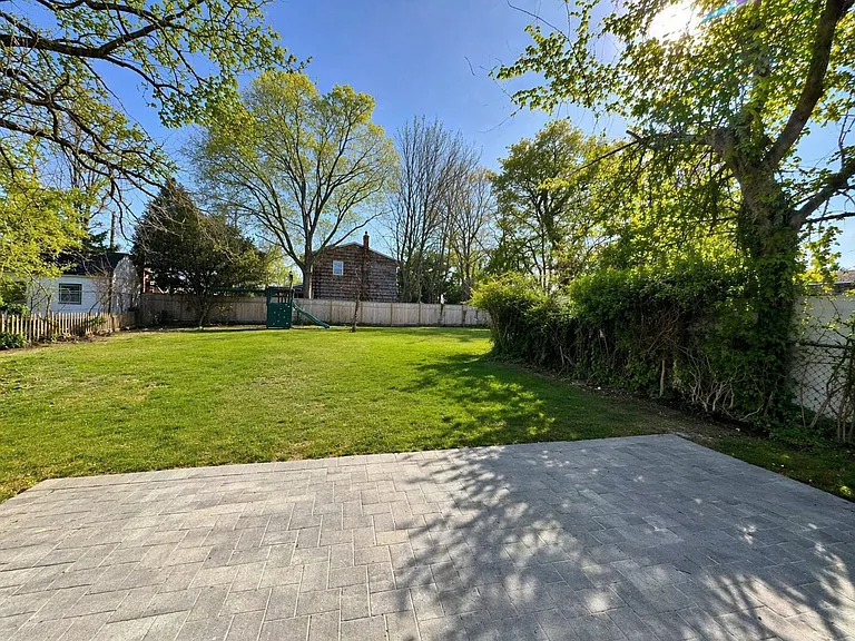 91 Brower Ave — Photo 22
