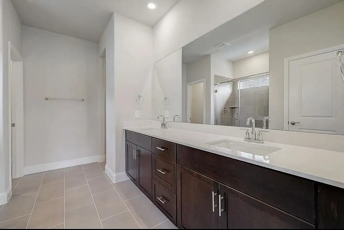 5 bed, 3.0 bath, 3060 sqft, $3,100 — Photo 4