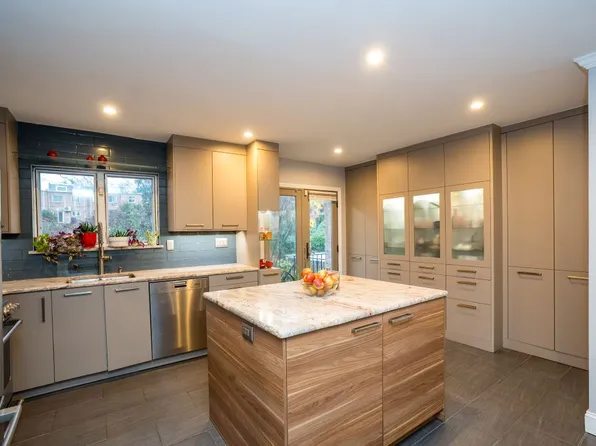 3056 Independence Avenue image 7 of 40