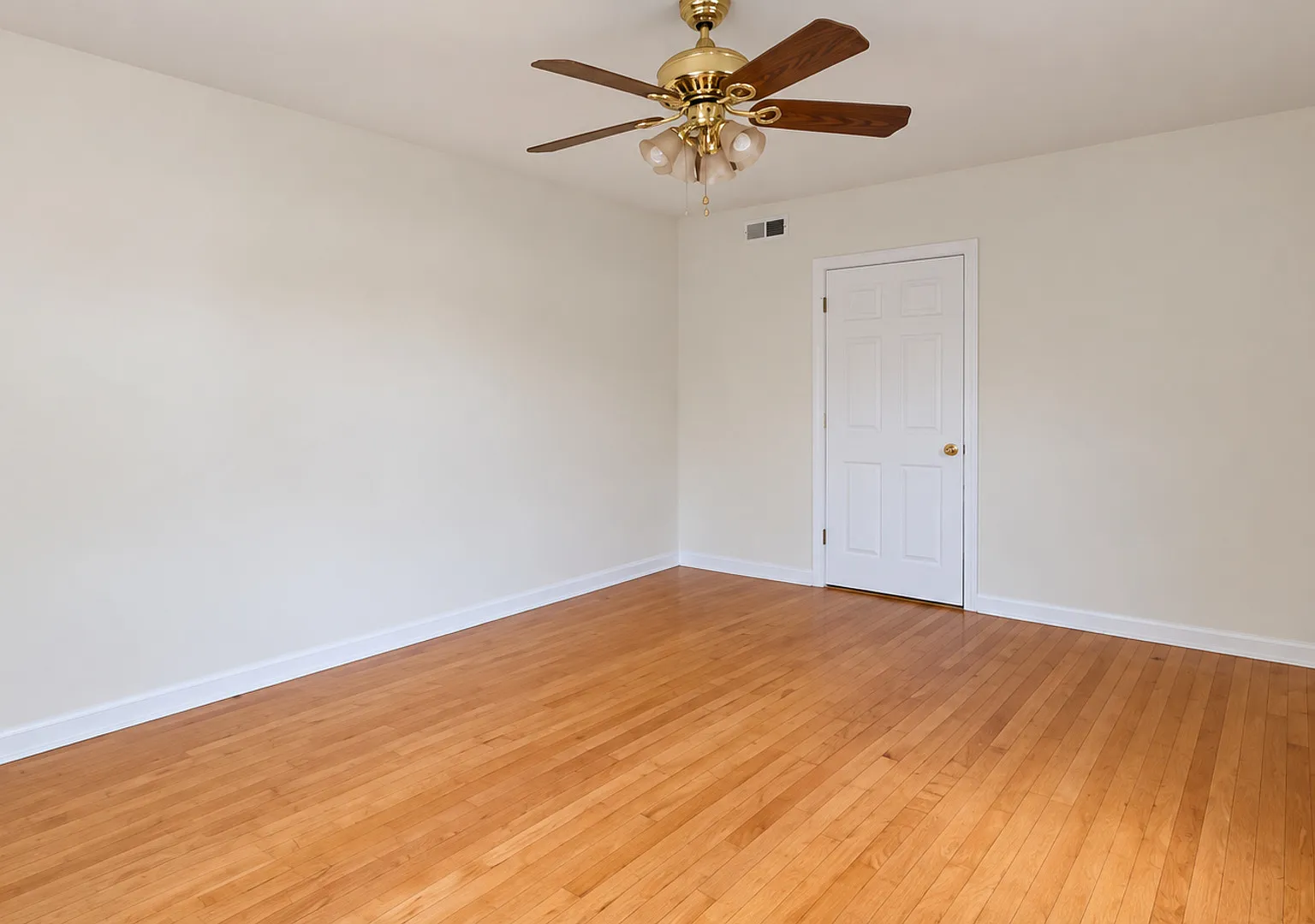 2 bed, 800 sqft, $1,600 — Photo 4