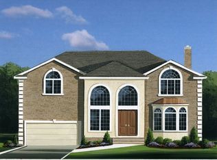 533 Forest Ave, Paramus, NJ 07652