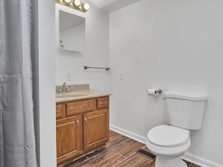 518 N Pearl St — Photo 8