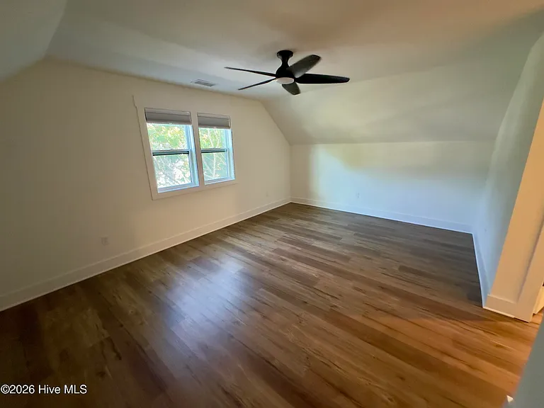 213 Myrtle Ave — Photo 5