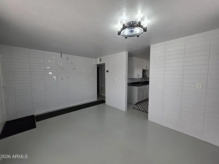574 S Park St #B — Photo 20