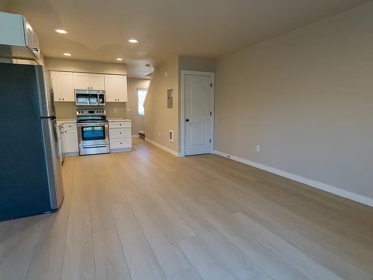 Waverly Townhomes — Photo 6