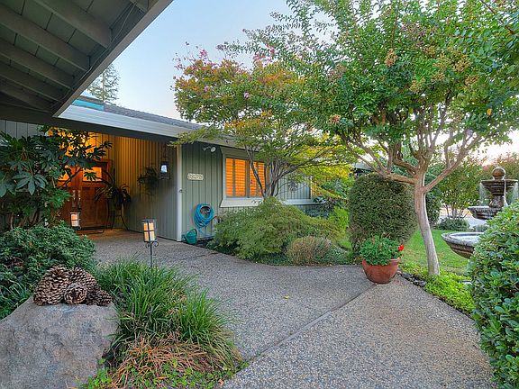 2nd image of 6964 Lincoln Creek Cir