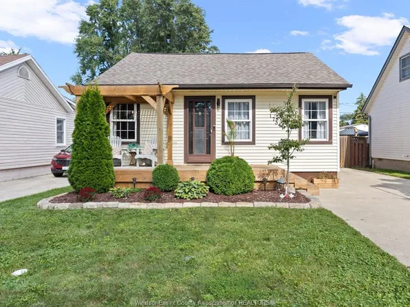 1734 Westcott Rd, Windsor, ON N8Y 4C9