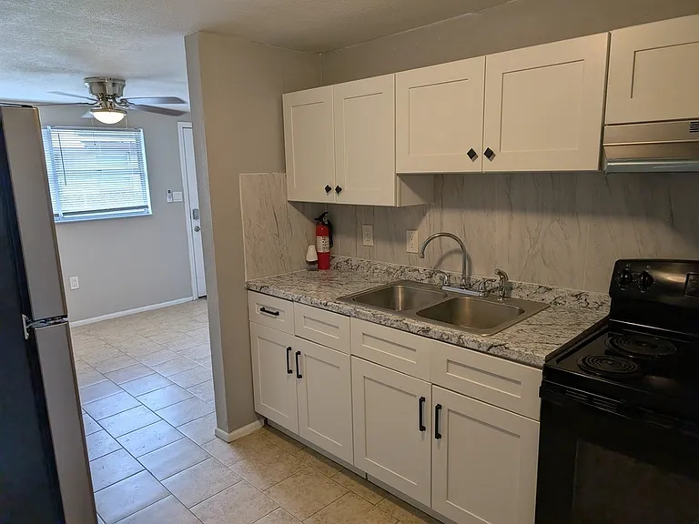 9415 Eastfield Rd #B — Photo 6