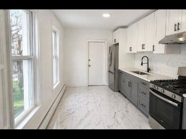152 Chadwick Ave #1L