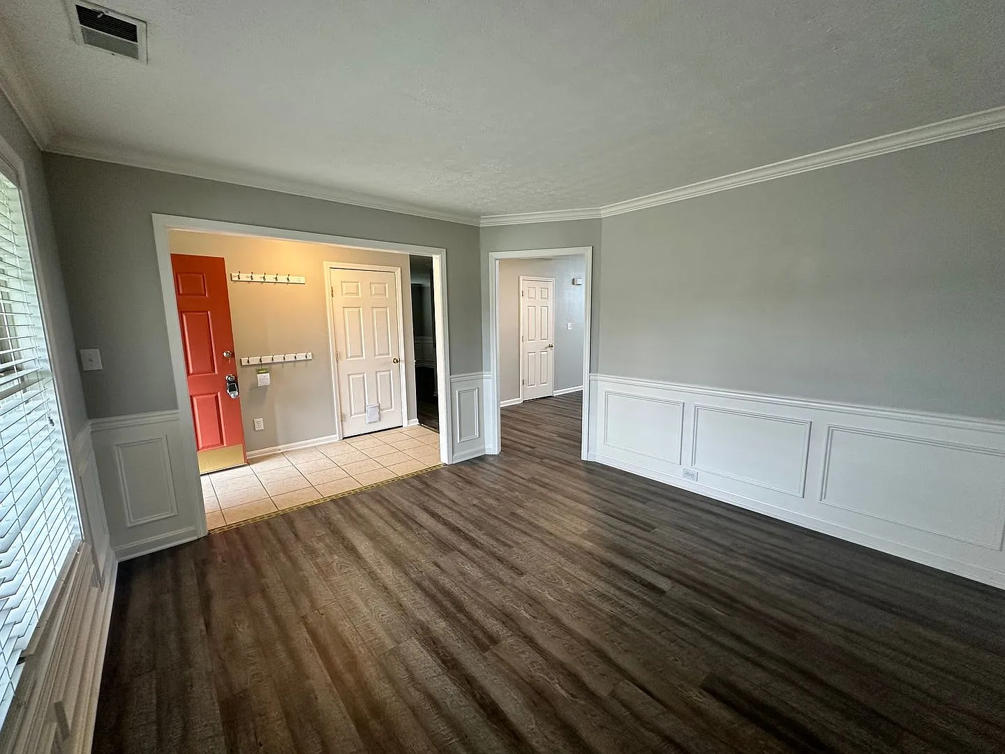 Welcome to this beautiful home in the desirable Wolf Trace Subdivision! — Photo 4