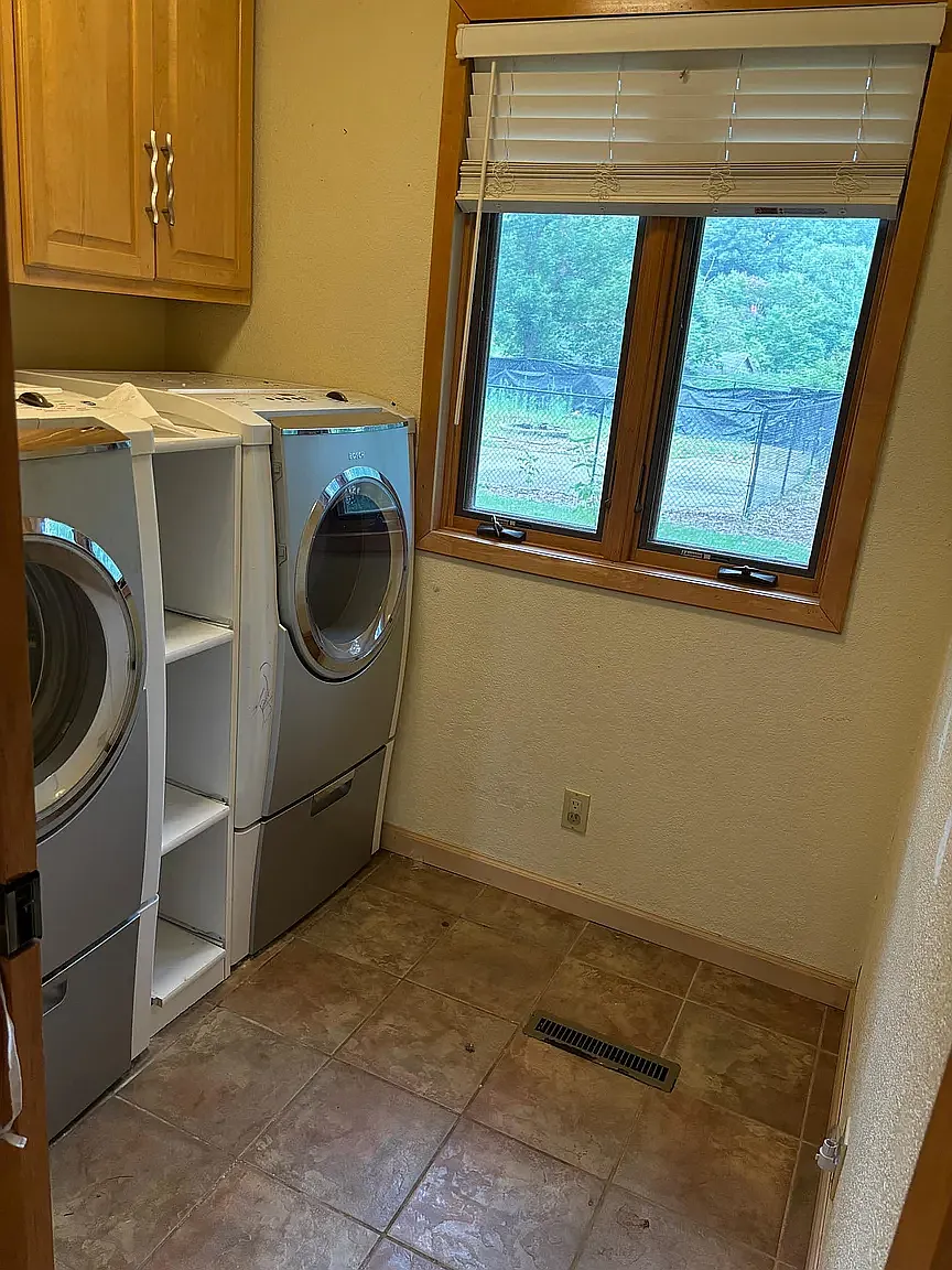 5 bed, 3108 sqft, $3,200 — Photo 3