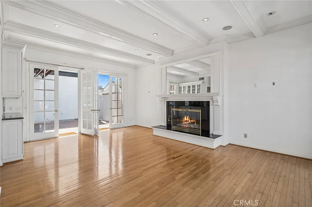 4 bed, 3000 sqft, $11,995 — Photo 4