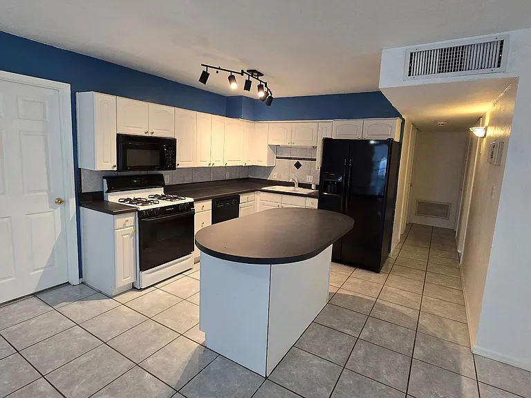 4050 S Kostka Ave — Photo 3