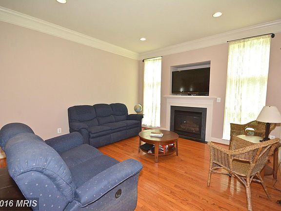 5th image of 7976 Sequoia Park Way
