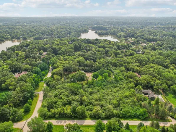 27079 W Robin Rd, Tower Lakes, IL 60010