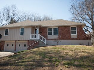 206 SW Craigmont Dr, Lees Summit, MO 64081