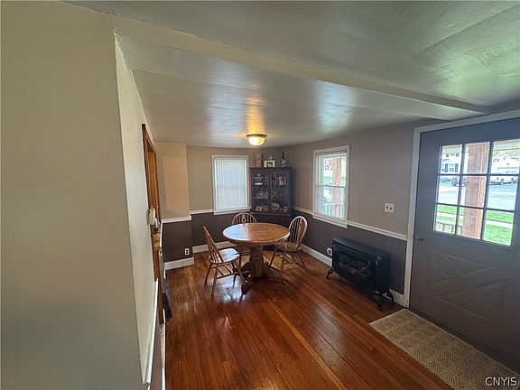 3rd image of 610 Healy Ave