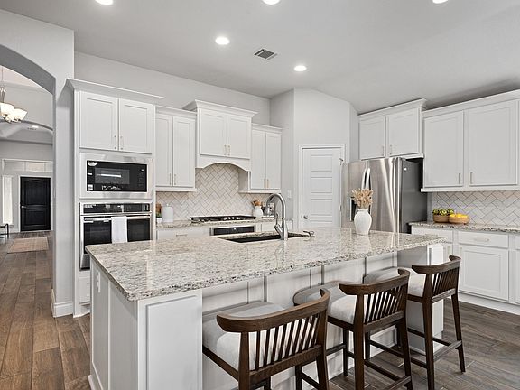 4th image of 321 La Grotta Ln