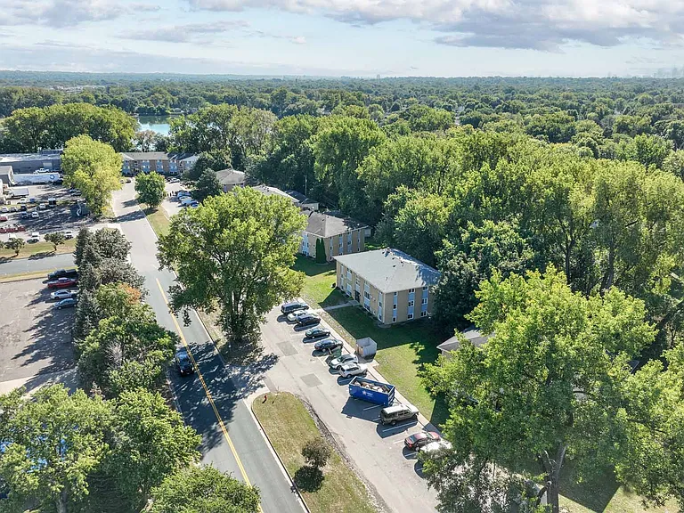 Oria Lakeview Apartments — Photo 25