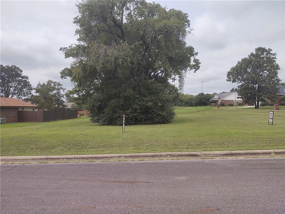 2nd image of 1505 Springhills Dr