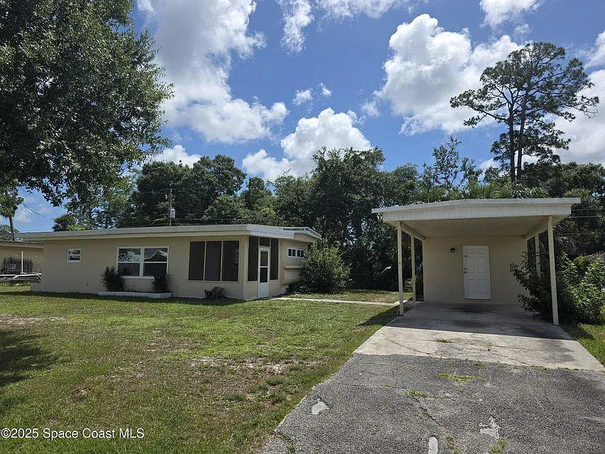 23 Emerald St