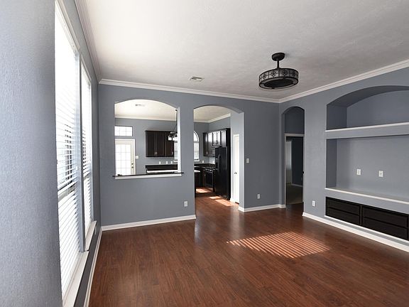 2nd image of 2746 Silver Oak Dr