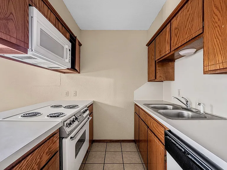 7-9 NW 11th St #74 — Photo 9