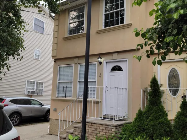 39 Rumpler Ct, Staten Island, NY 10302