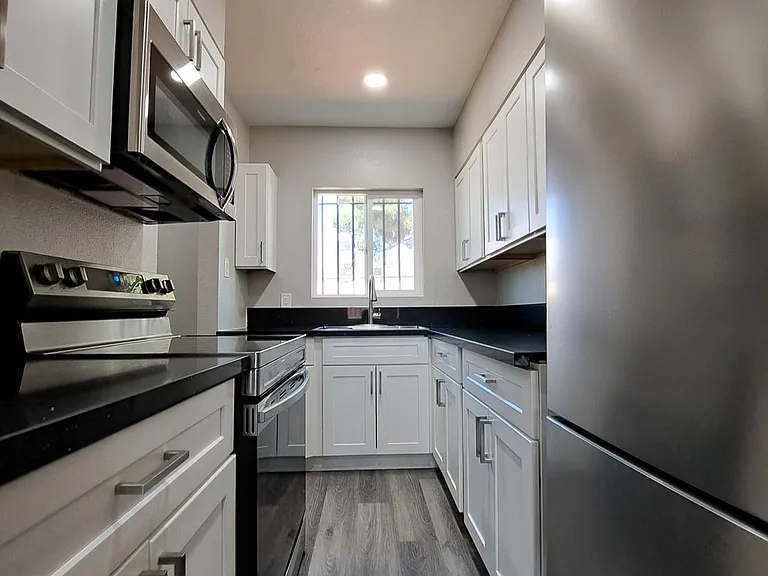 320 N 10th St — Photo 1