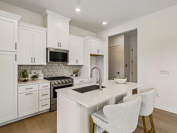 5th image of 1 Oakwood Ln