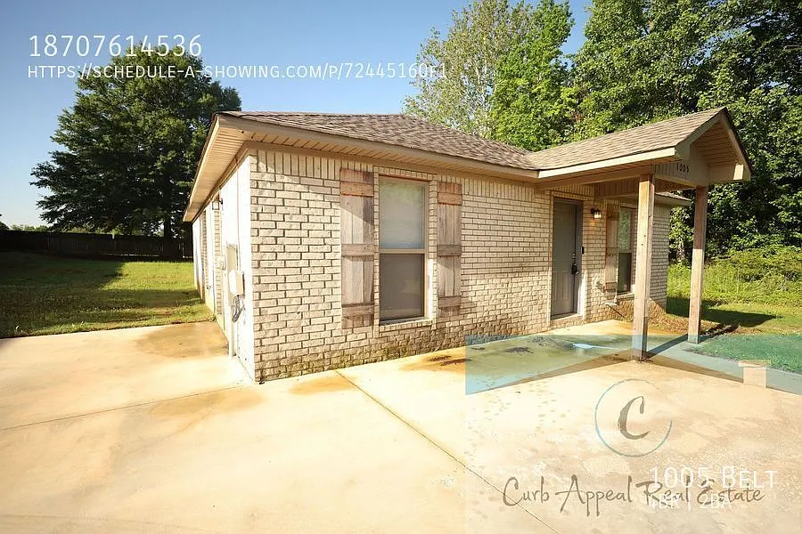 Beautiful 4 bed 2 bath home - HUD accepted!! — Photo 1
