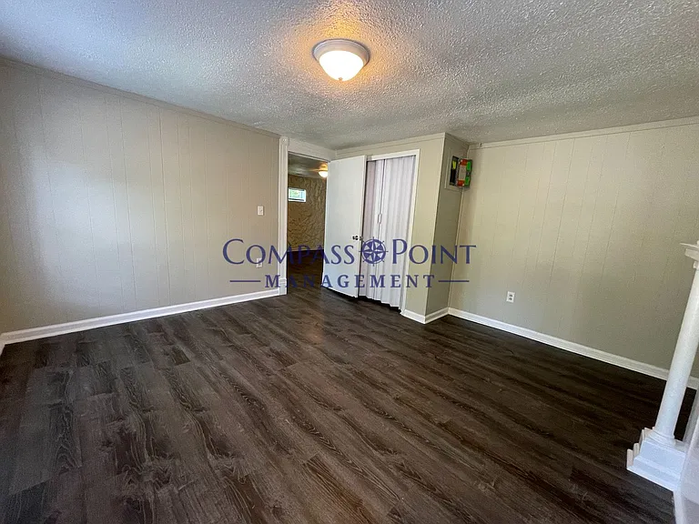 161 E Loudon Ave — Photo 7