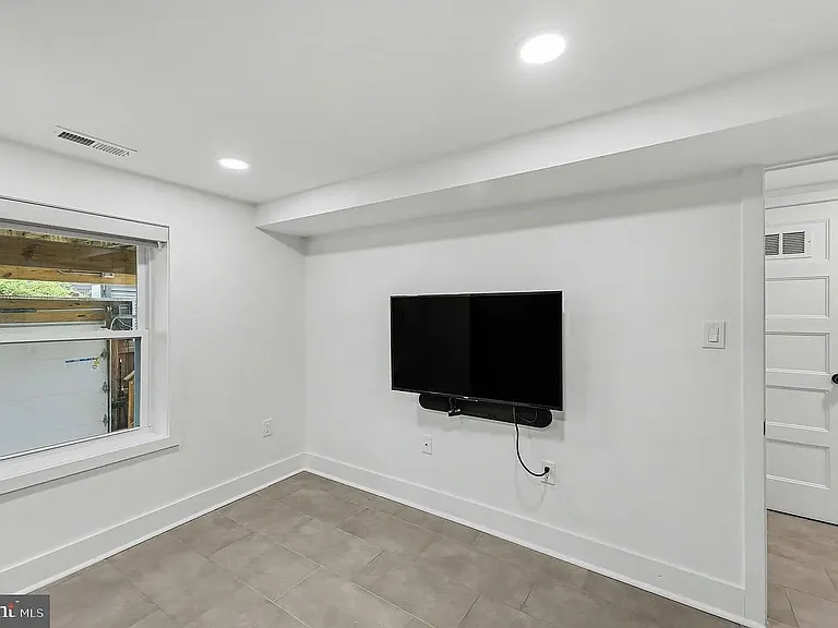 1427 Parkwood Pl NW — Photo 28