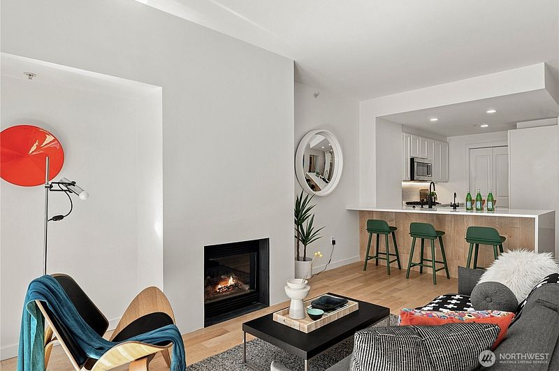 2nd image of 2607 Western Avenue #302