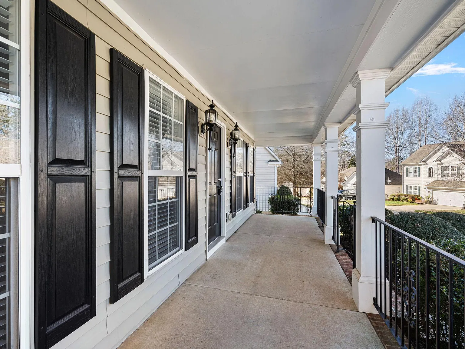 4 bed, 2.5 bath, 2989 sqft, $2,750 — Photo 2