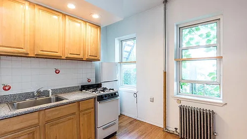 215 Franklin St #1R Photo 1