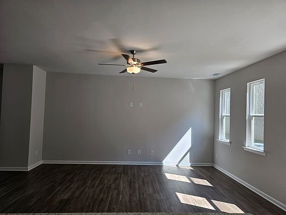 3rd image of 135 Berry Dr