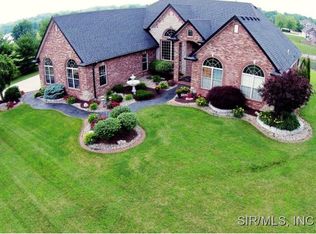 8320 Castle Ridge Dr, Troy, IL 62294