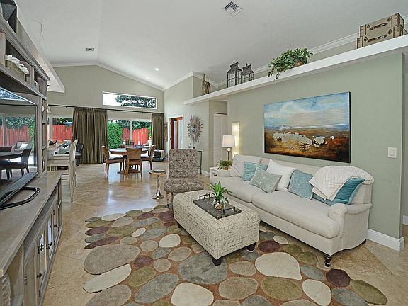 5th image of 531 Lindell Blvd