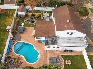 69 W Waukena Ave, Oceanside, NY 11572