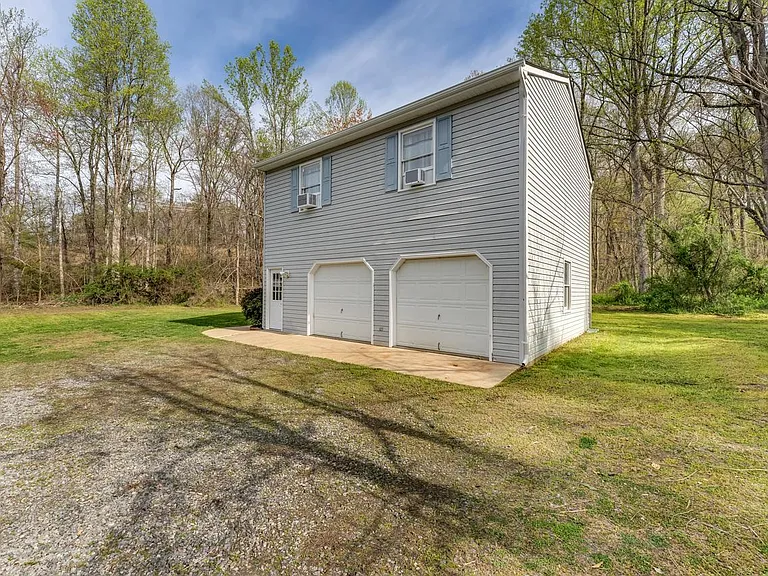 19 Limox Ln #B — Photo 6