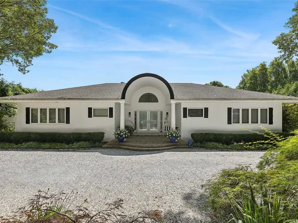 8 Jeffrey Lane, East Quogue, NY 11942
