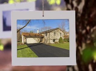 5908 101st St W, Bloomington, MN 55438