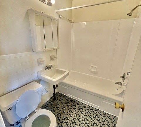 4th image of 2619 S 19th St #207