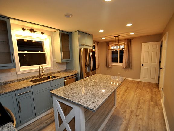 4th image of 7800 Mulligan Ave