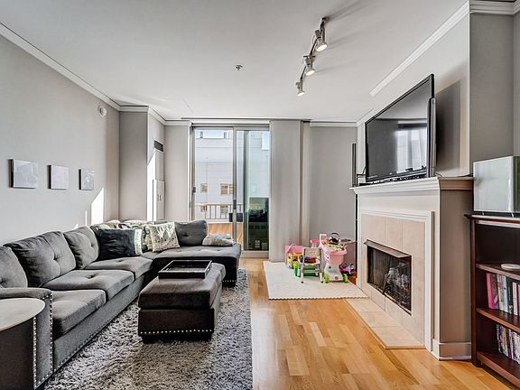 4th image of 200 N Jefferson St APT 2410