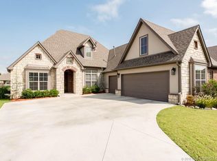 3200 W Edgewater St, Broken Arrow, OK 74012