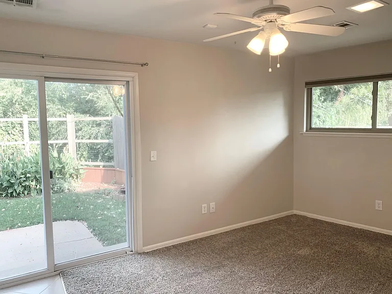 4616 N Harvey Pkwy — Photo 35