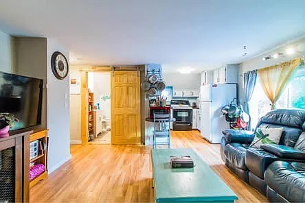 43 Warren Ave — Photo 2